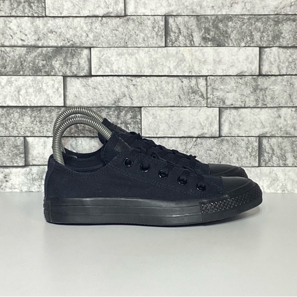 Converse Womens 5 Chuck Taylor All Star Low Black Canvas Shoes - Picture 1 of 8